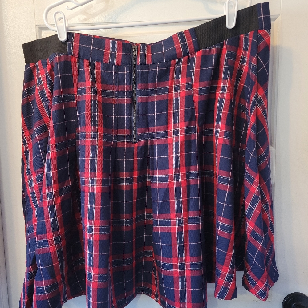 Torrid plaid twill pleated skirt - Picture 4 of 6